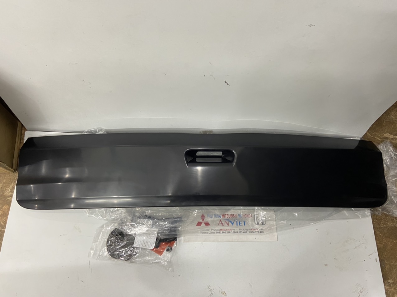 Ốp nhựa cốp sau xe Honda CRV 2014